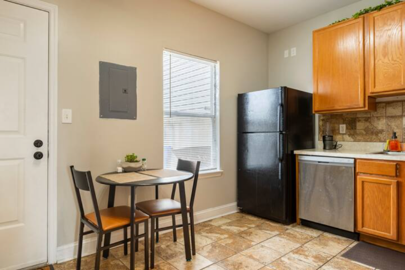 1524 East Fairmount Avenue - Photo 5 of 11