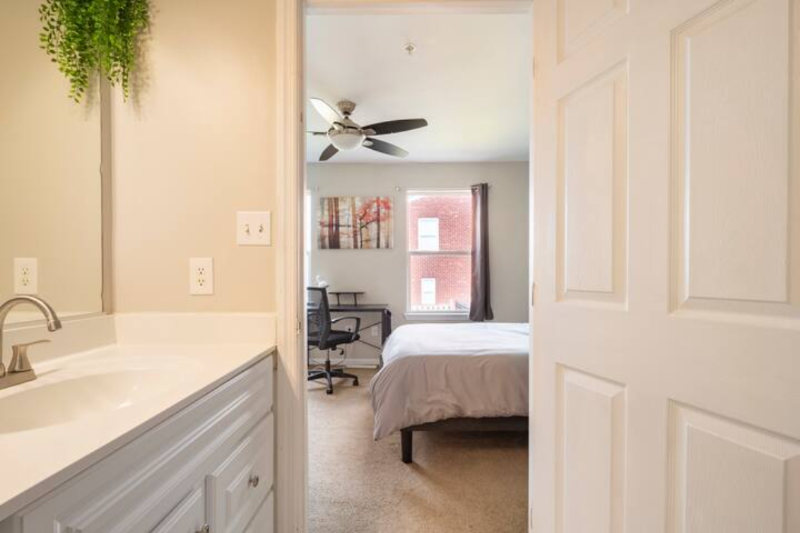 1524 East Fairmount Avenue - Photo 7 of 11