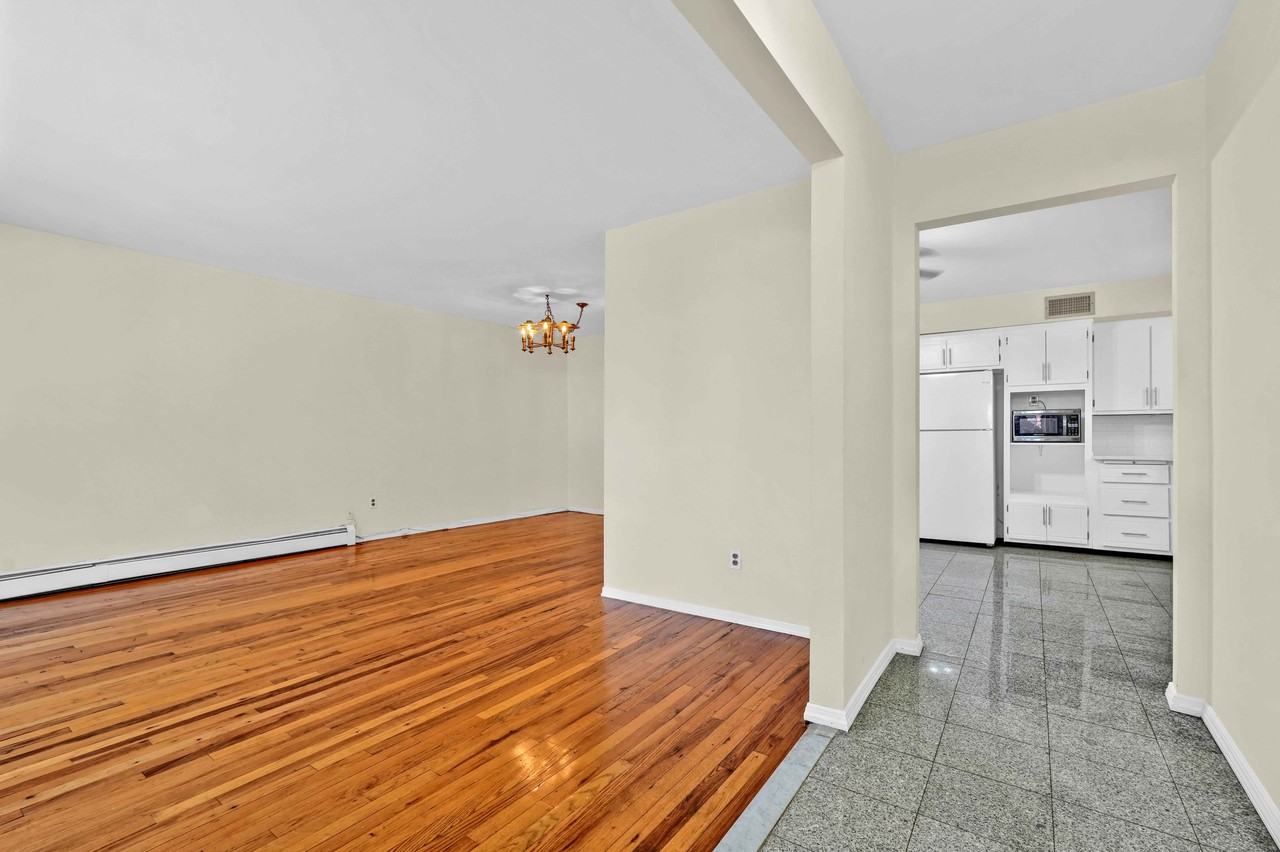 17532 Devonshire Rd #1 - Photo 2 of 18