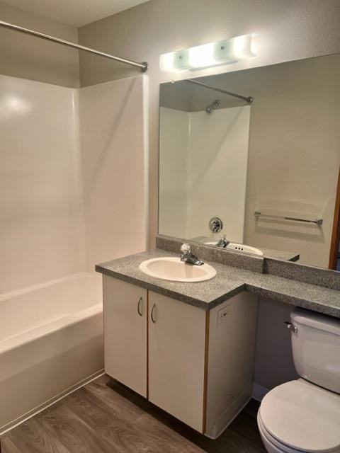 737 Southwest 17th Avenue - Photo 2 of 6