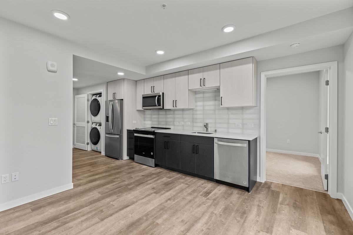 1421 Harvard Ave - Photo 7 of 43