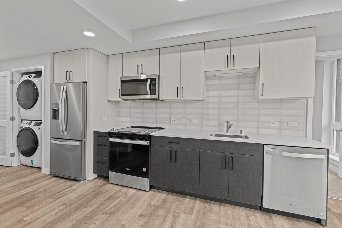 1421 Harvard Ave - Photo 4 of 43