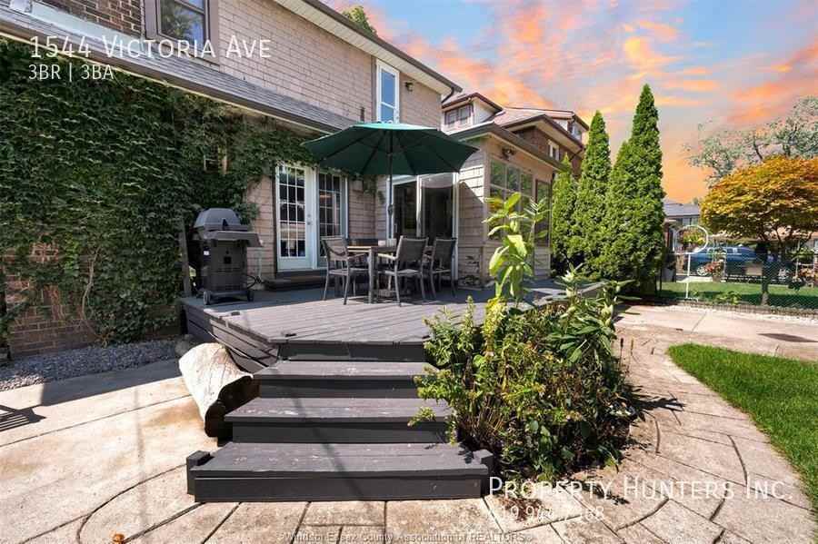 1544 Victoria Ave - Photo 3 of 15