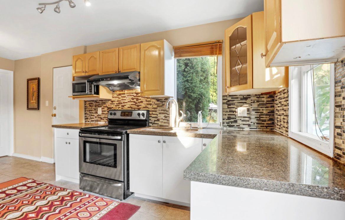 13371 21A Avenue - Photo 3 of 10