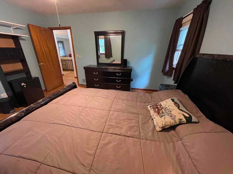 909 Baltimore Ave - Photo 3 of 14