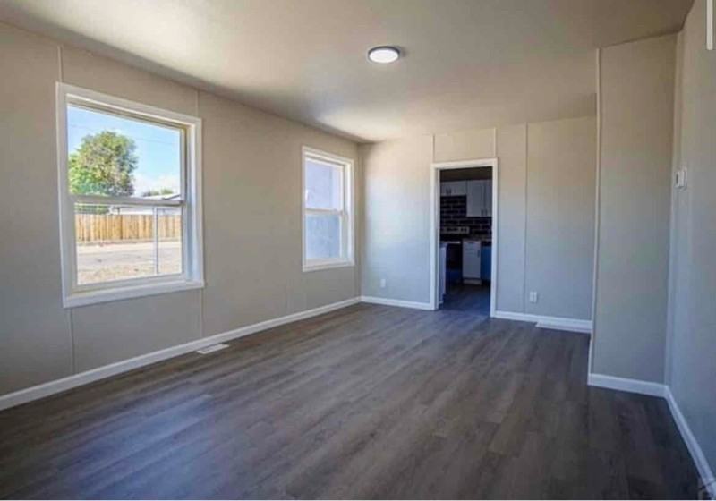 1901 E 9th St - Photo 6 of 9