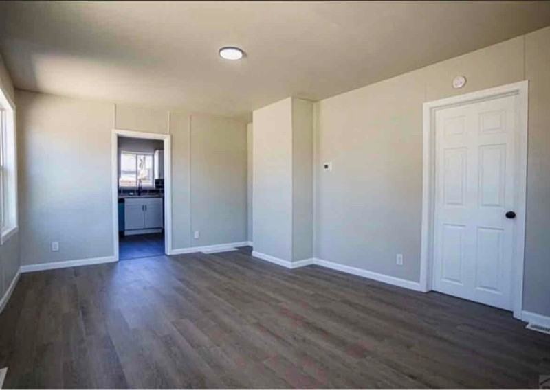 1901 E 9th St - Photo 7 of 9