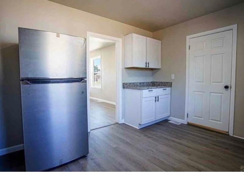 1901 E 9th St - Photo 3 of 9