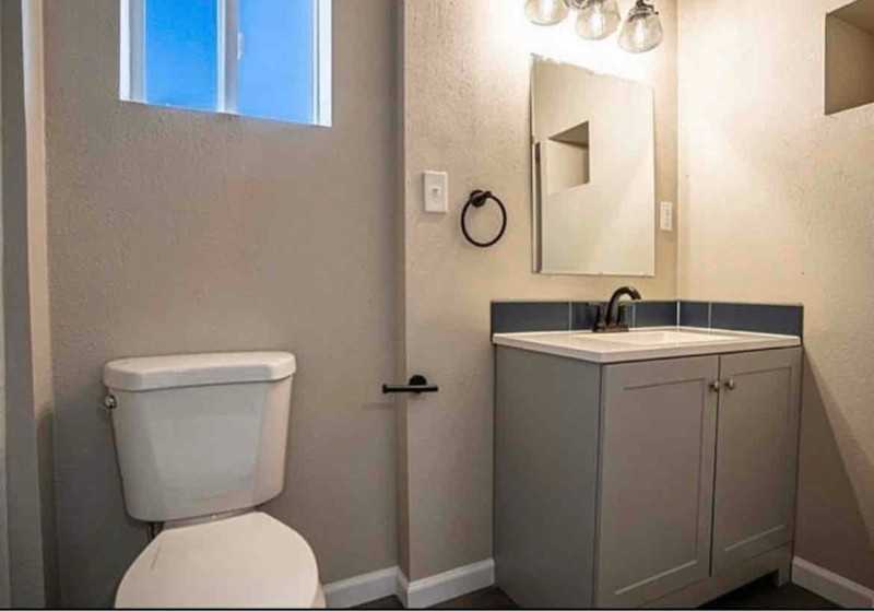 1901 E 9th St - Photo 4 of 9