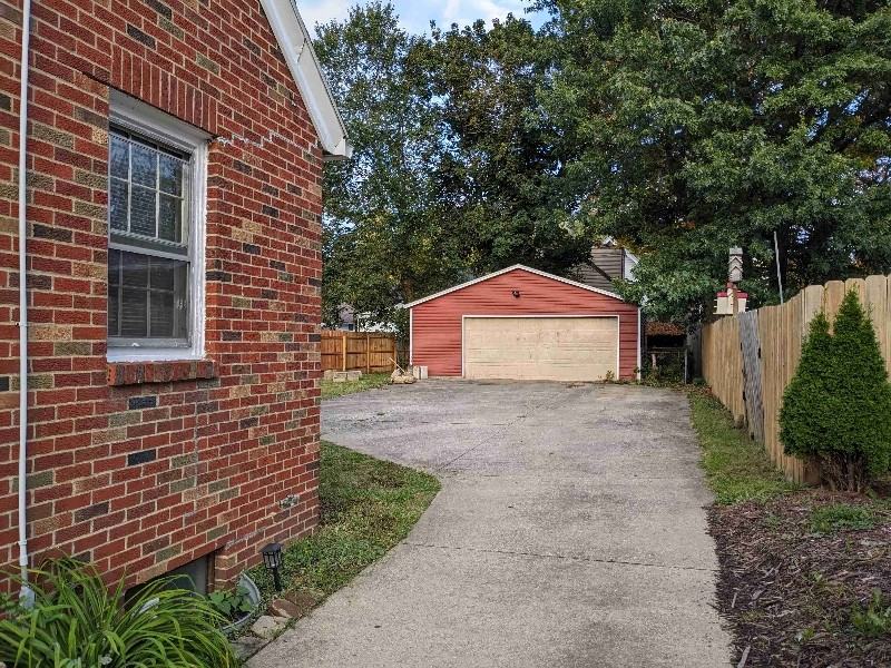 256 Parkway Dr - Photo 3 of 21