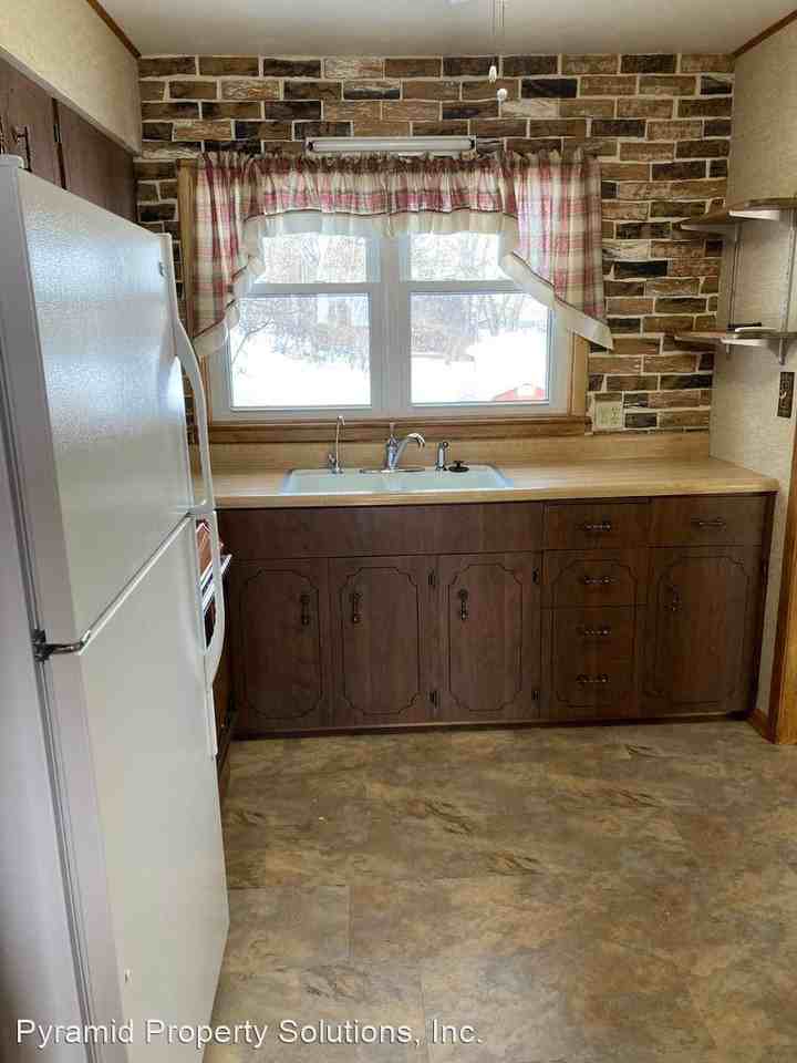 2523 Lynner Dr - Photo 3 of 15