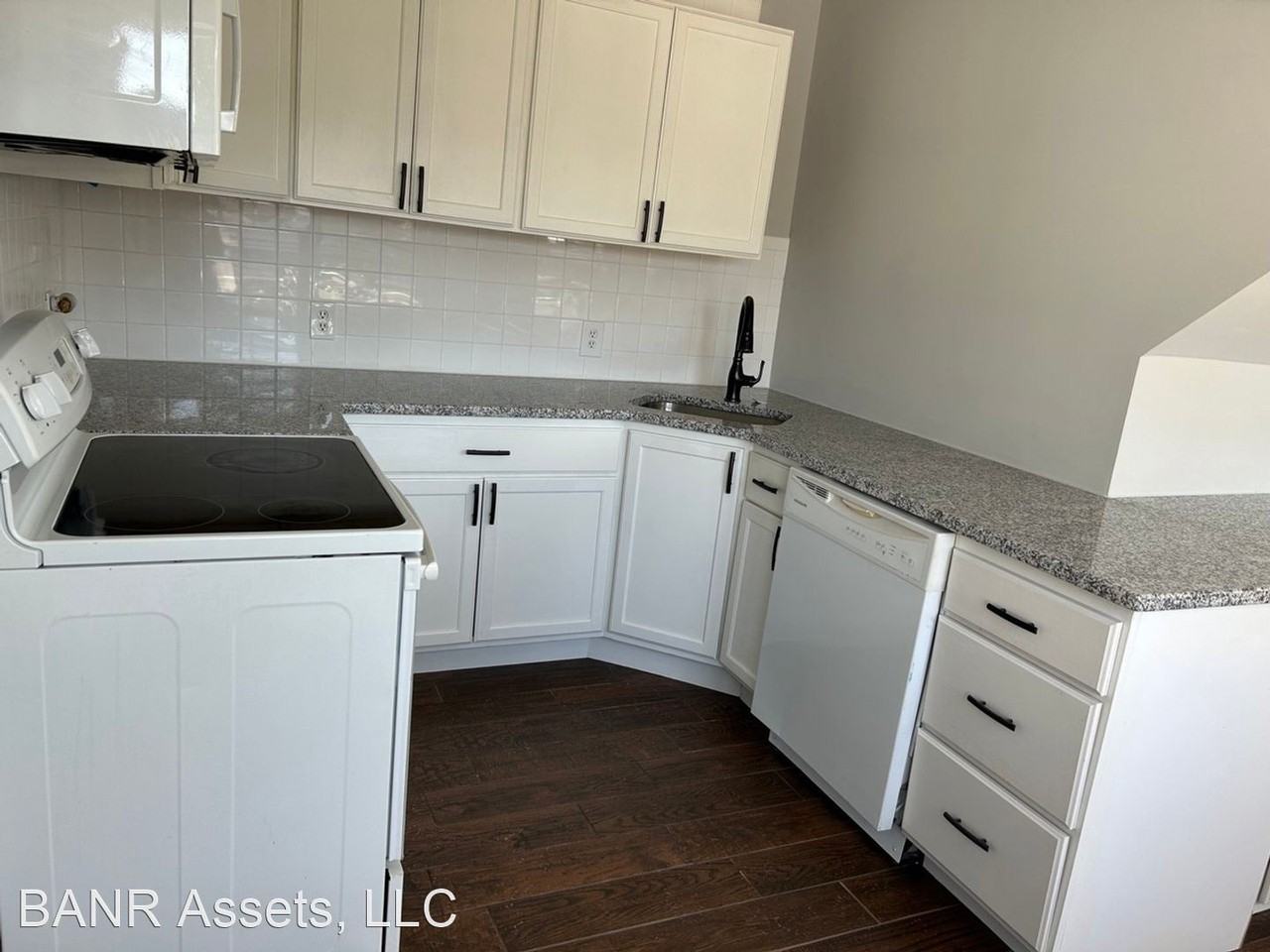 628 Wisteria Rd - Photo 2 of 12