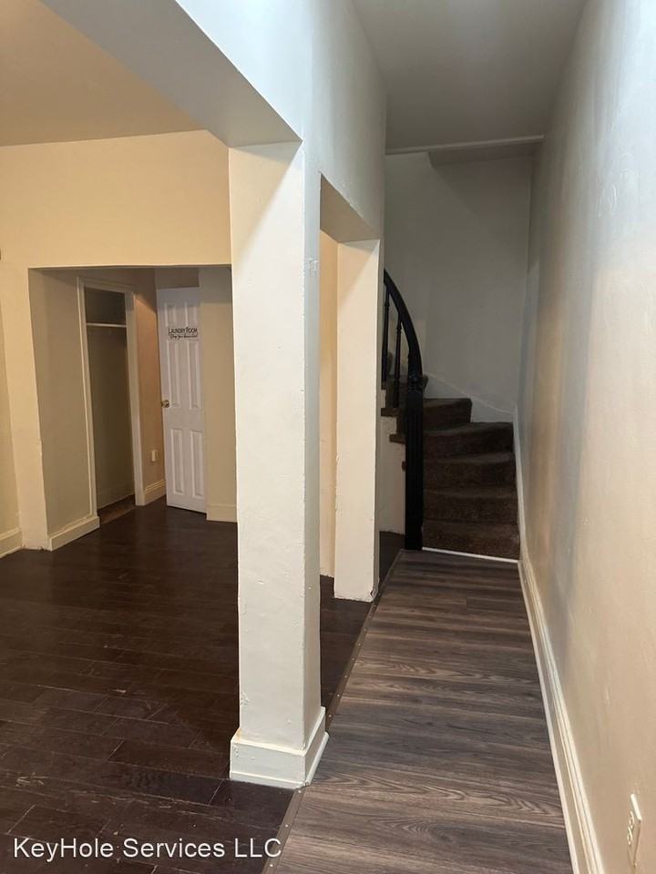 1031 W Fayette St - Photo 2 of 20