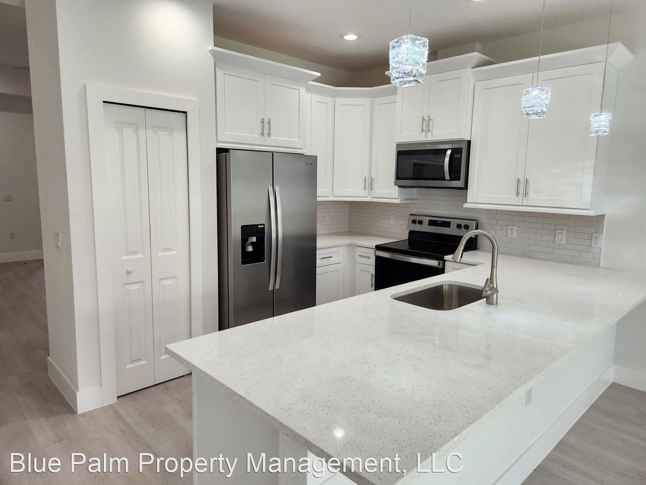 1 Sleigh Bell Pl - Photo 3 of 10