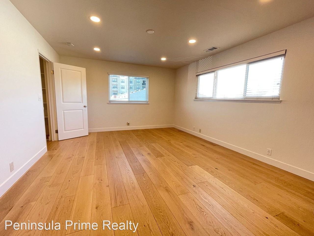 542 Brewster Ave - Photo 2 of 16