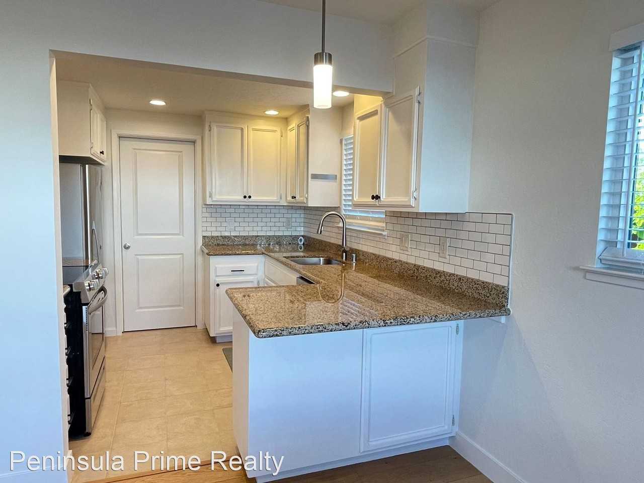 542 Brewster Ave - Photo 3 of 16