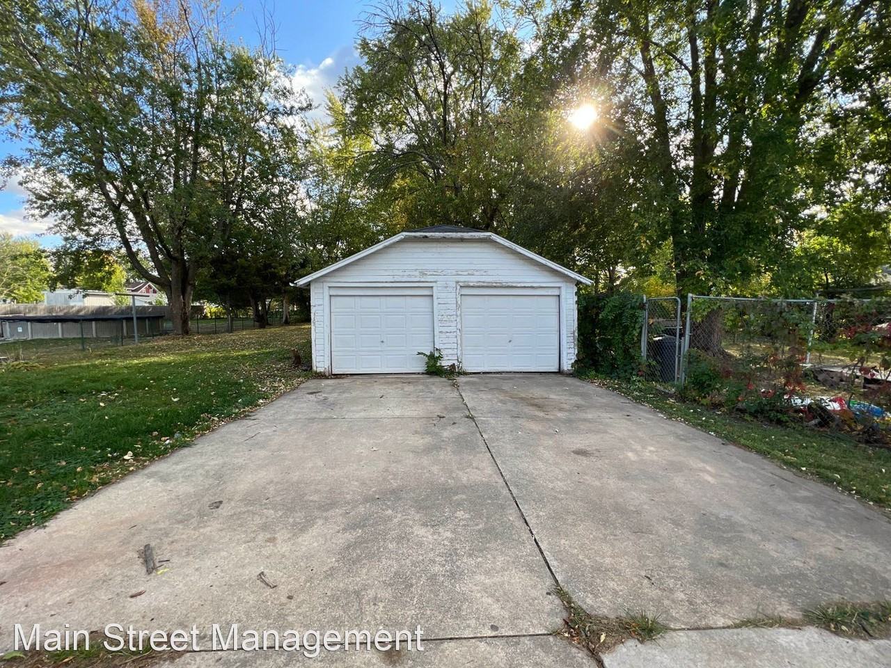 1230 Crooks St - Photo 2 of 10