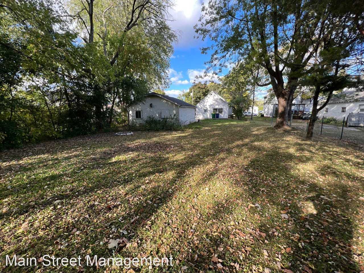 1230 Crooks St - Photo 3 of 10