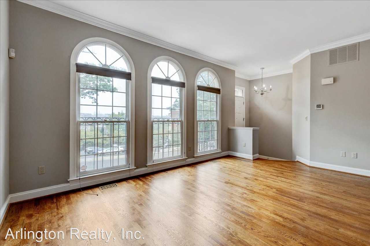 1586 N Colonial Ter - Photo 3 of 35