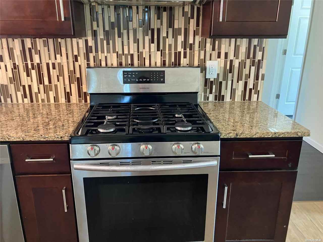 3085 Lawson Blvd - Photo 3 of 13