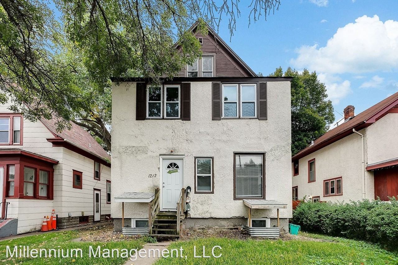 4 bedroom 2 bath available 9/1/2023 Apartments 1212 Como Ave Se