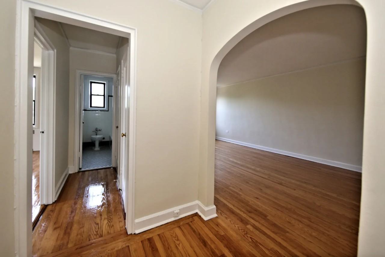 226 Larchmont Acres Apt D - Photo 3 of 10