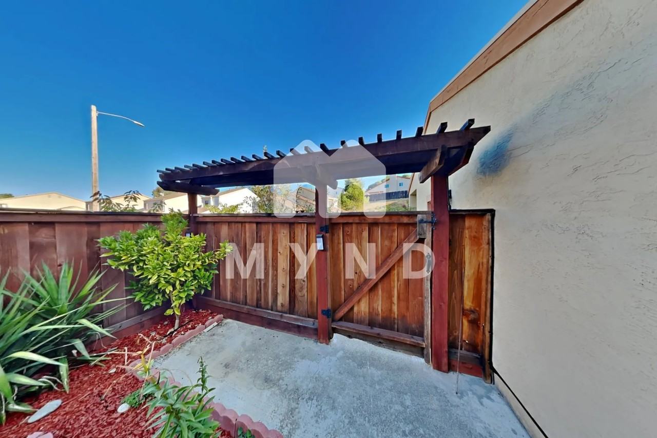 28173 Riggs Ct - Photo 3 of 35