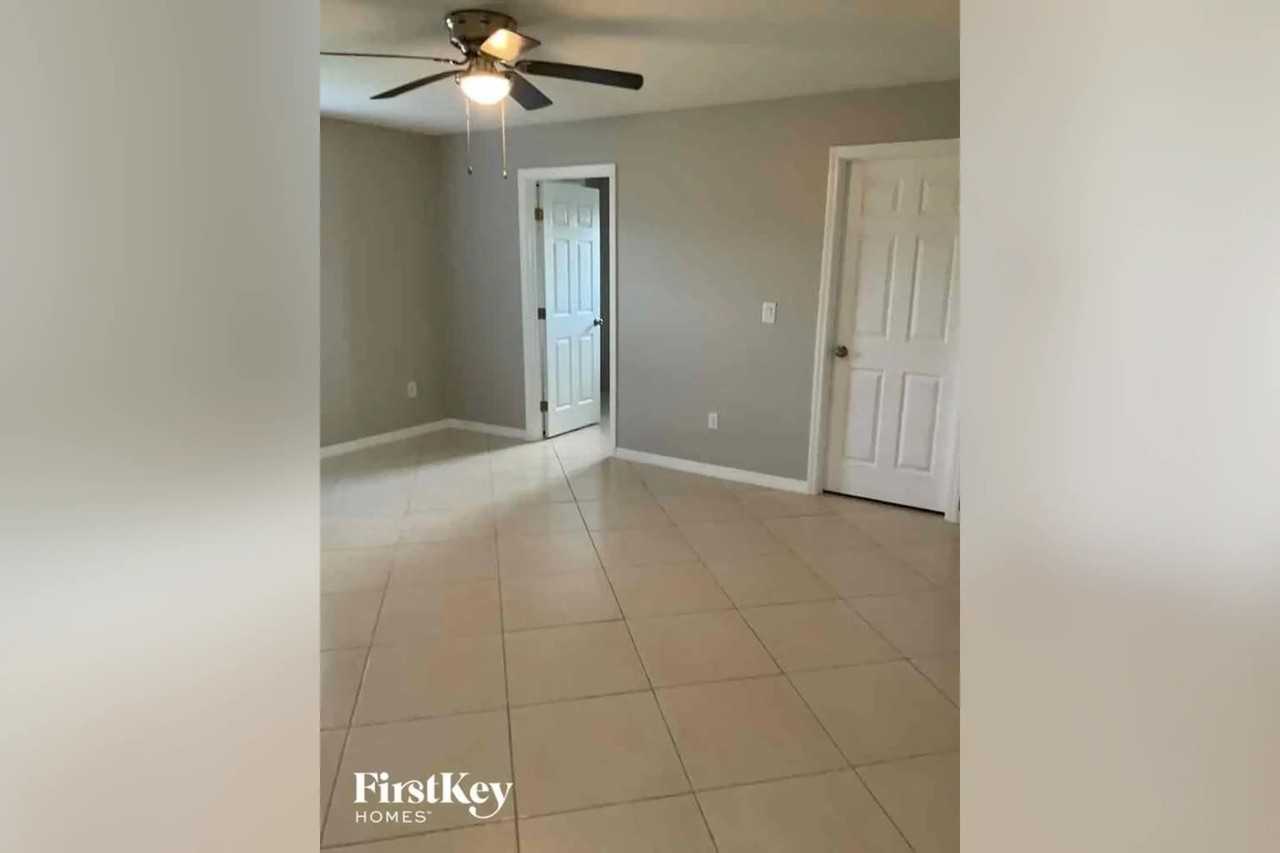 5402 Anita Ave N - Photo 3 of 6