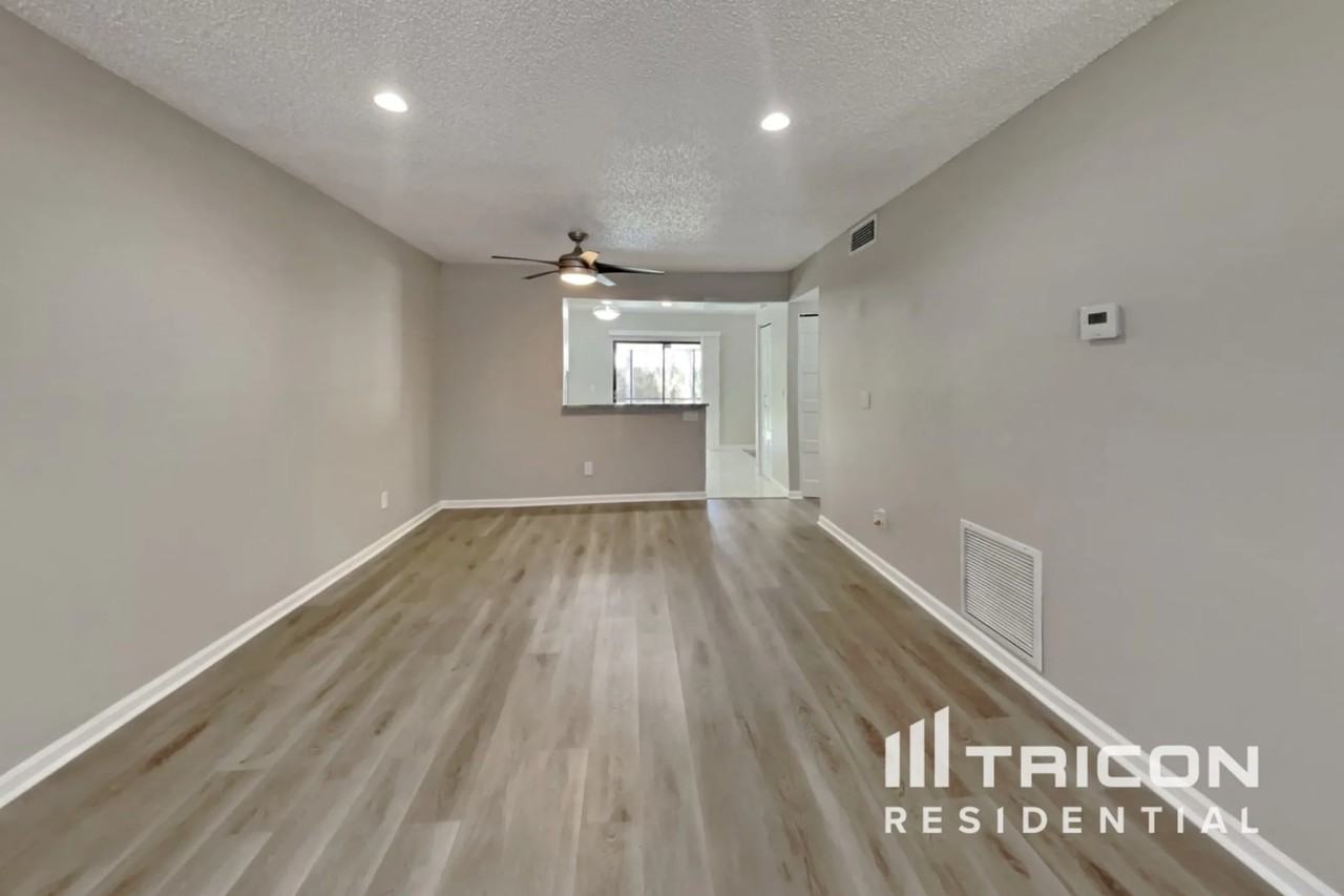 16128 Foxfire Dr - Photo 2 of 36