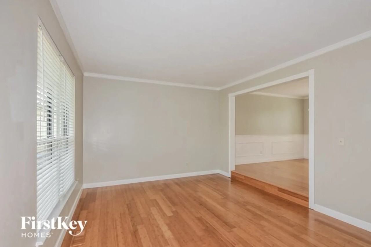 124 Royallsprings Pkwy - Photo 2 of 12