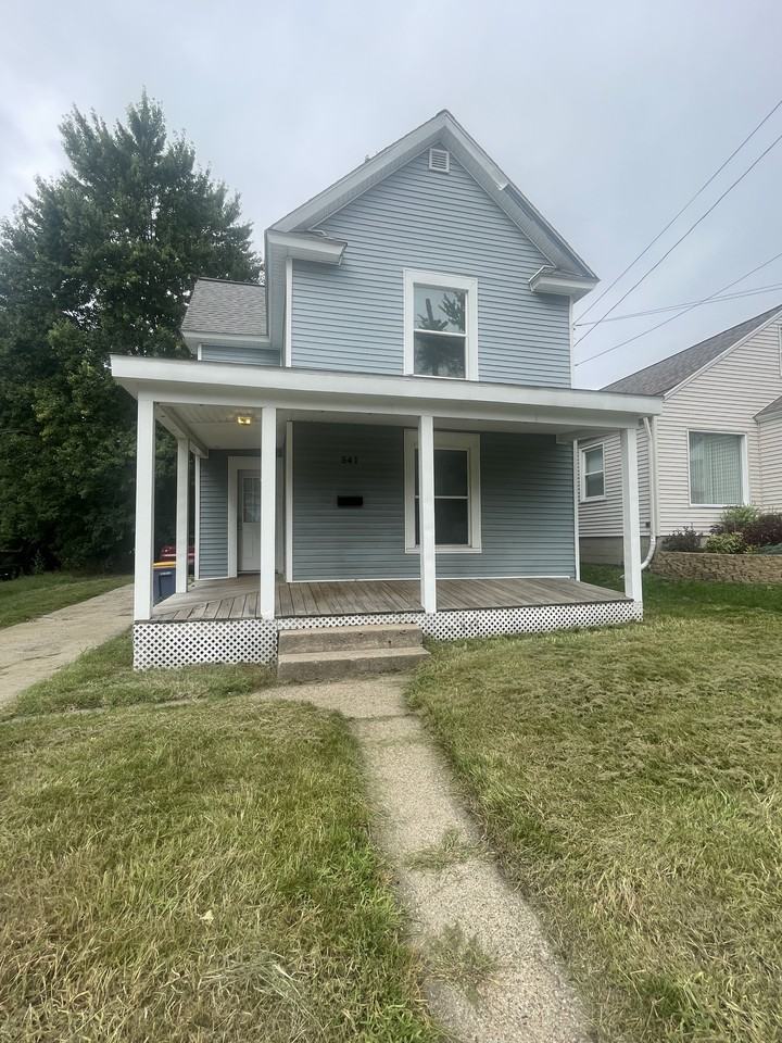 541 Eastern Ave Ne - Photo 3 of 20