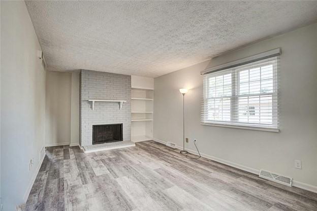 4437 Sandlewood Dr - Photo 2 of 7