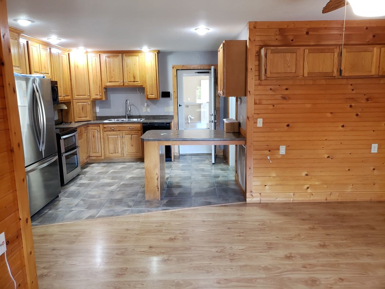 633 Russell Ave #NA - Photo 3 of 12