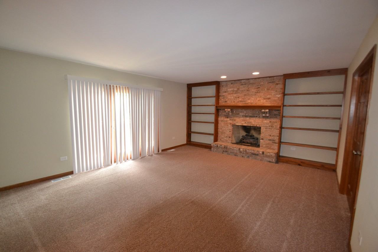 2329 Clover Ln - Photo 3 of 8