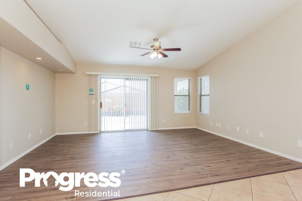 422 S 153rd Ave - Photo 3 of 16