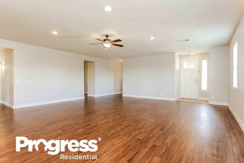 126 N 109th Dr - Photo 3 of 16