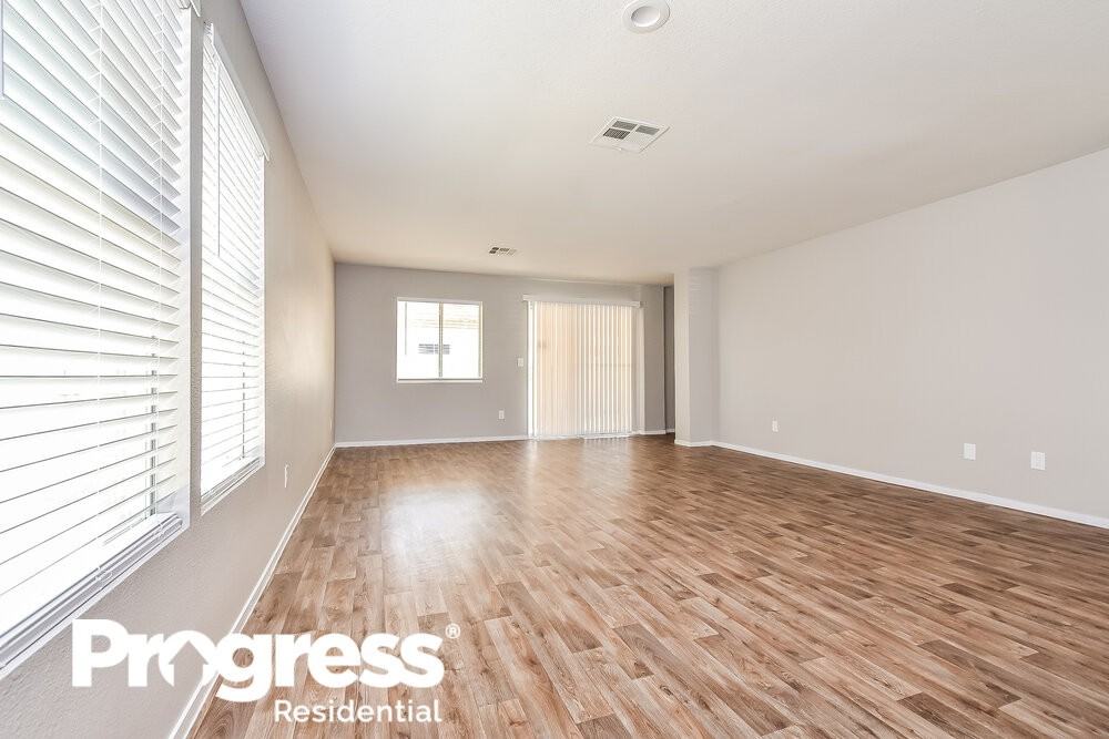 613 Black Sand Ct - Photo 3 of 16