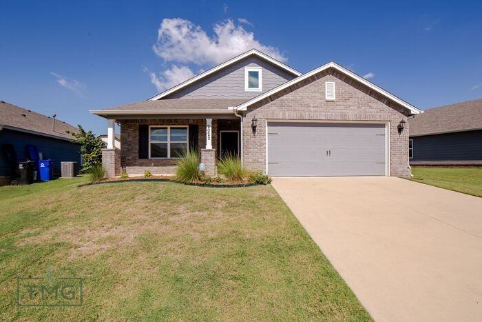 2022 W Huntsville Pl - Photo 2 of 36