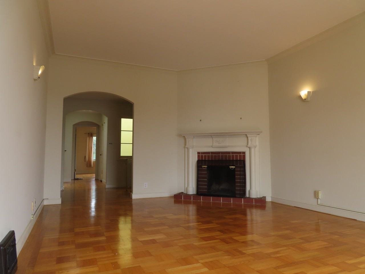 1129 Judah Street - Photo 2 of 9