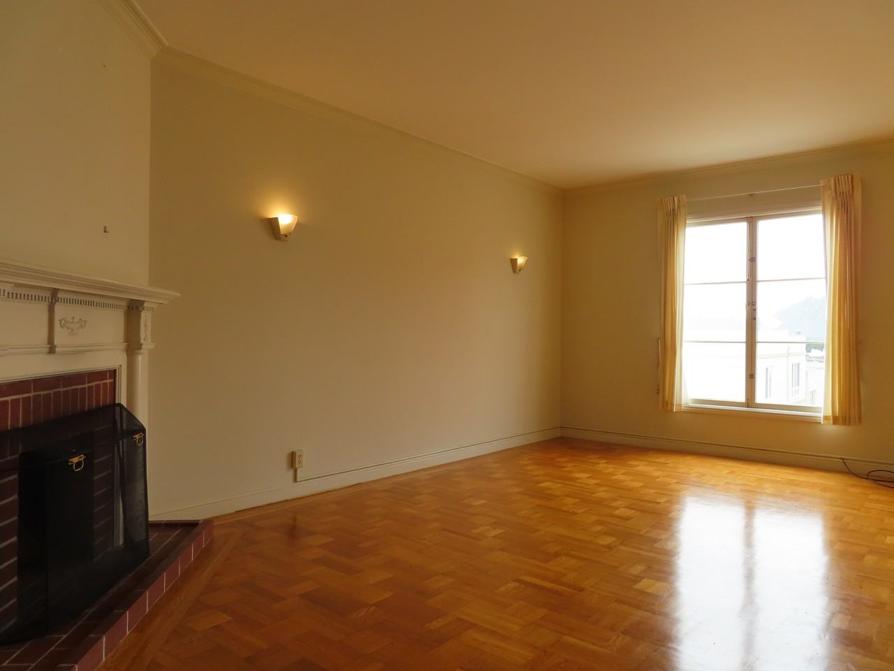 1129 Judah Street - Photo 3 of 9