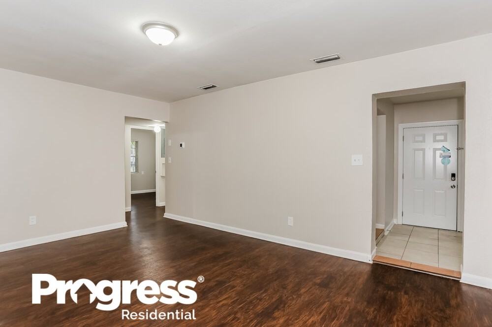 2558 Lamee Ln - Photo 3 of 16