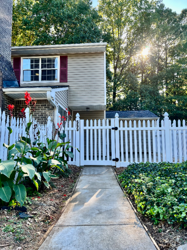 555 Picketts Bend Ct - Photo 3 of 29