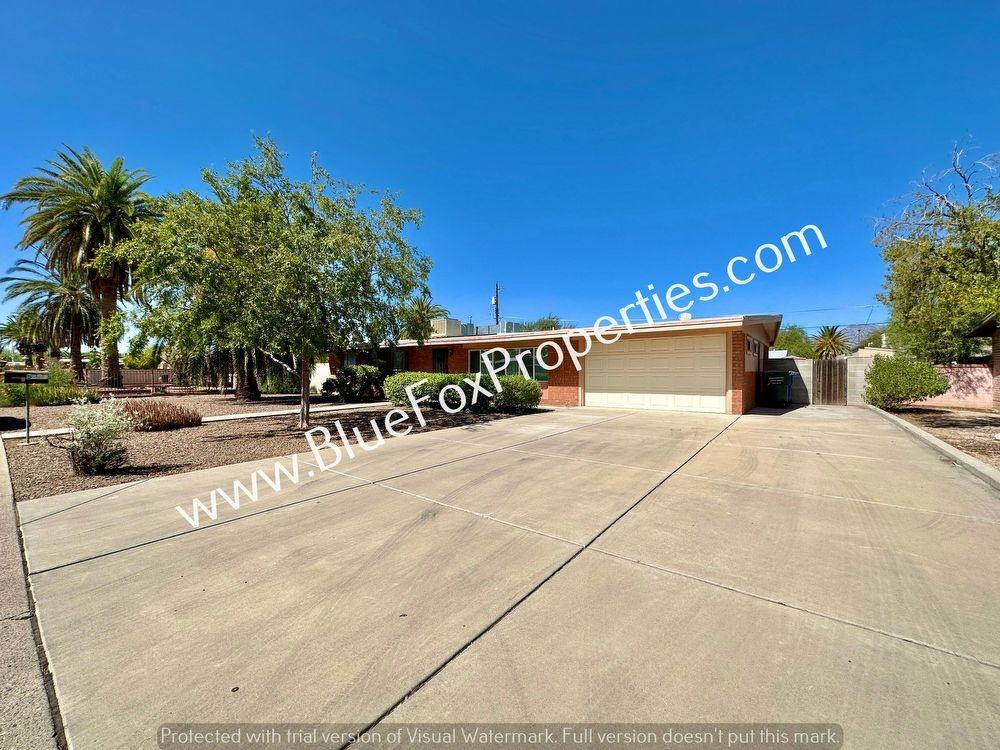 5831 E 8th St - Photo 3 of 18