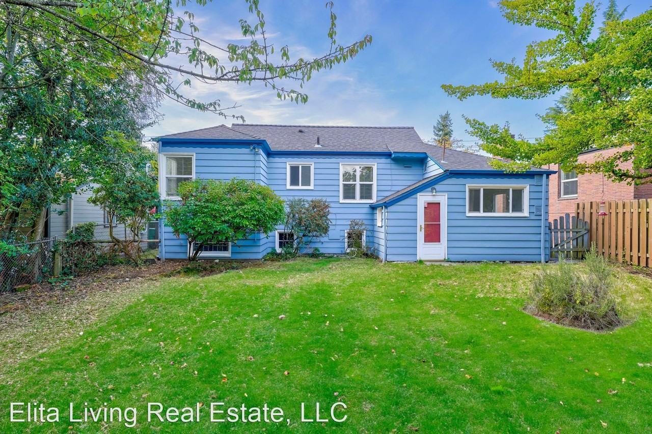 12042 Phinney Ave N - Photo 3 of 15