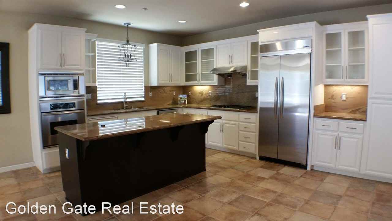 699 Astor Ct - Photo 2 of 27