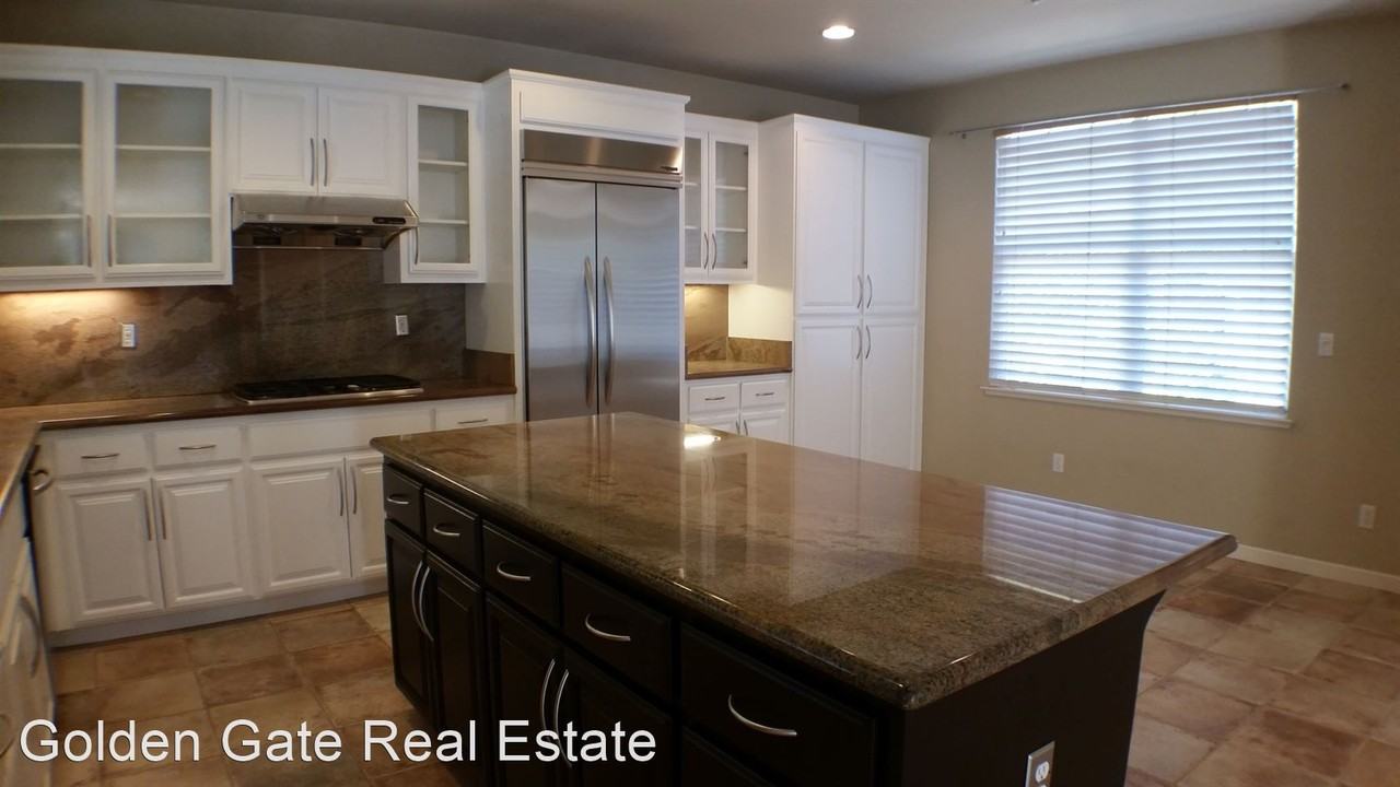 699 Astor Ct - Photo 3 of 27