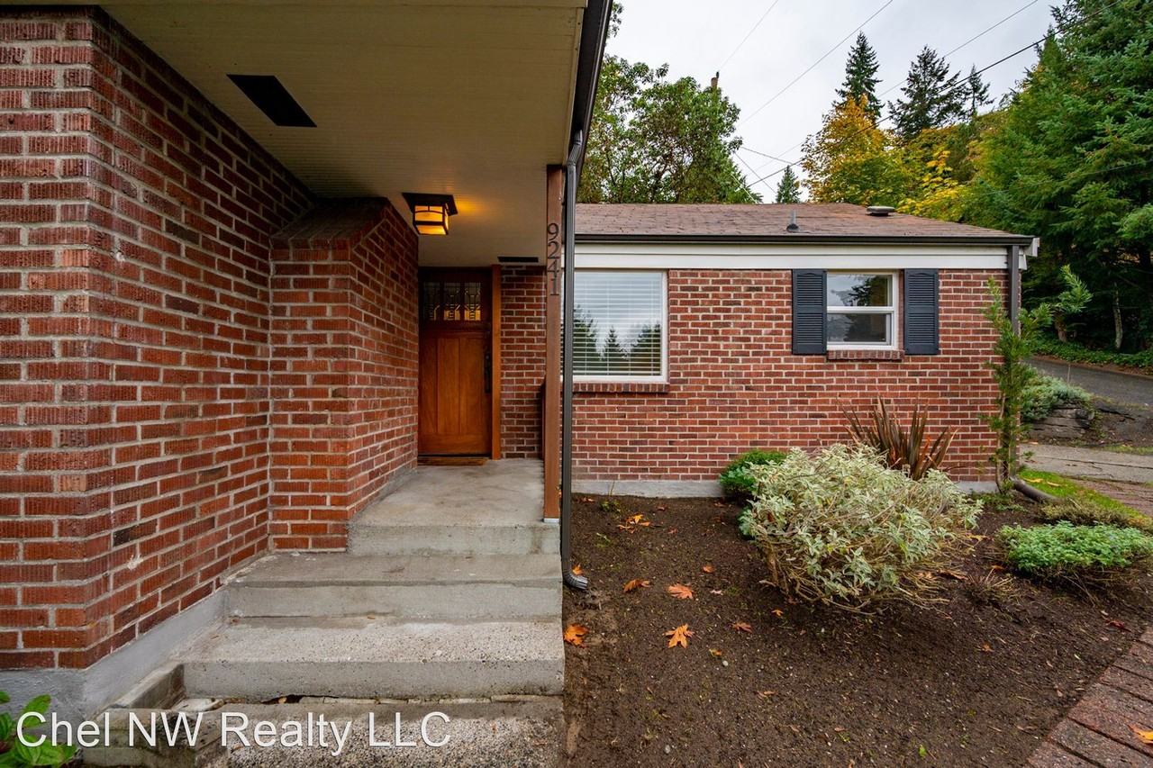 9241 17th Ave Ne - Photo 3 of 30