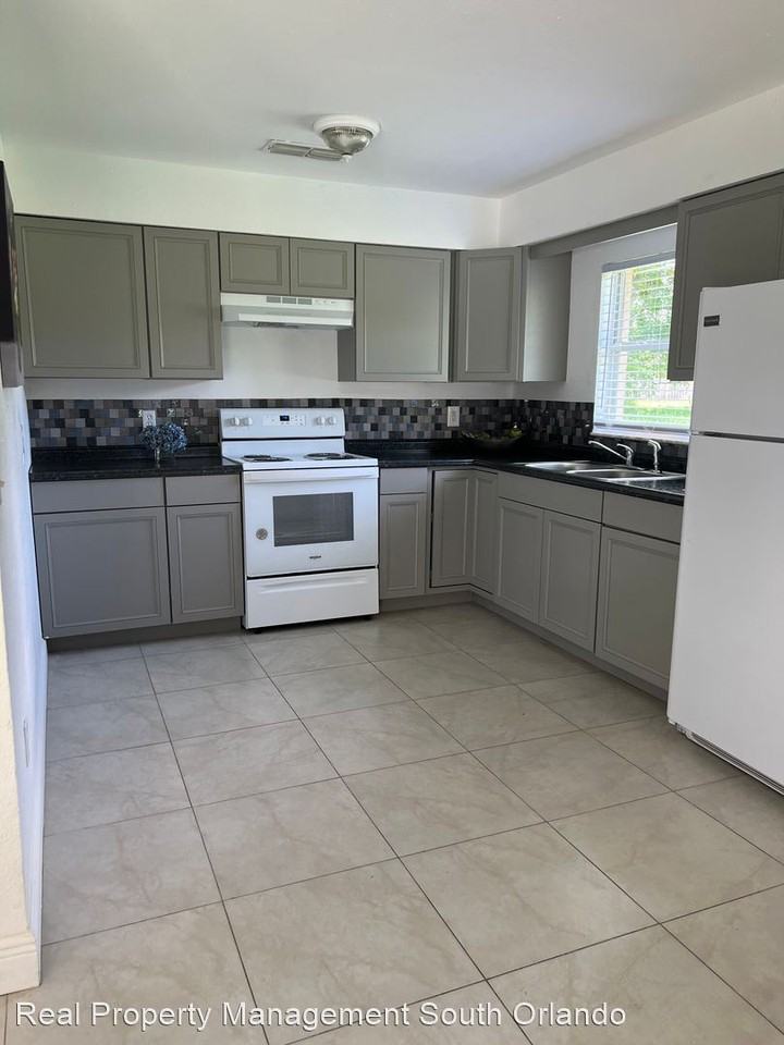 1716 W 4th St - Photo 3 of 12