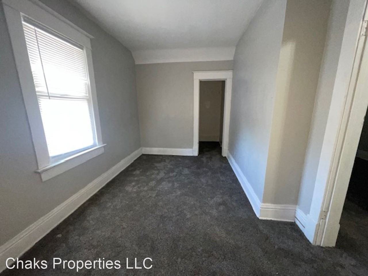 1021 N Dakota Ave - Photo 3 of 8