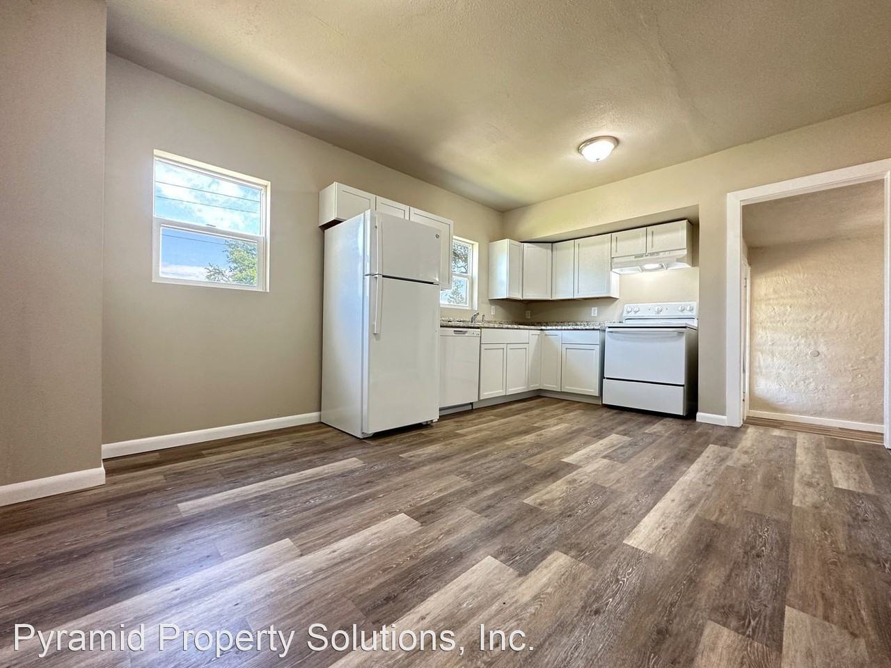 601 W Clinton Ave - Photo 3 of 15